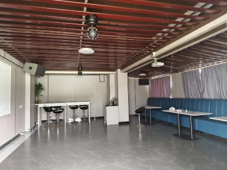 Yangchun Junyue Homestay Отели в г. Янчунь