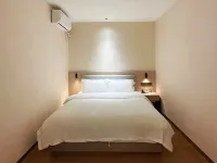 Pai Hotel (Dandong Kuandian Pedestrian Street) - parking