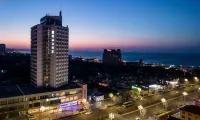 Jinghai Hotel Yantai（Golden beach park) فنادق في 