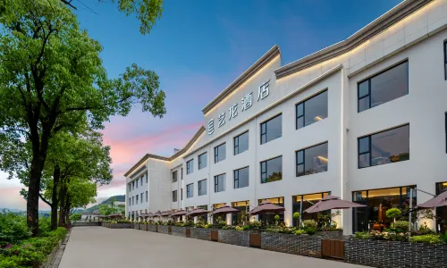 Elong Hotel (Huangshan Shexian Huizhou Ancient City Branch)