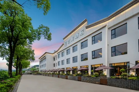 Elong Hotel (Huangshan Shexian Huizhou Ancient City Branch) Отели рядом с достопримечательностью «Zheng's Ancestral House of She County»