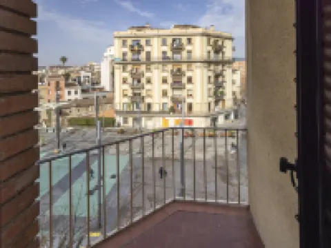 オスタル サンズ バルセロナのホテル