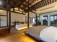 Floral Hotel·Xunshanli Hotel (Nanxun Baijianlou Store) Hotels near Baijianlou Minju