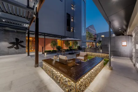 JIANGUO HIDDEN Hotel - Shanghai Lujiazui Software Park Store Отели рядом с достопримечательностью «Shanghai Customs College»