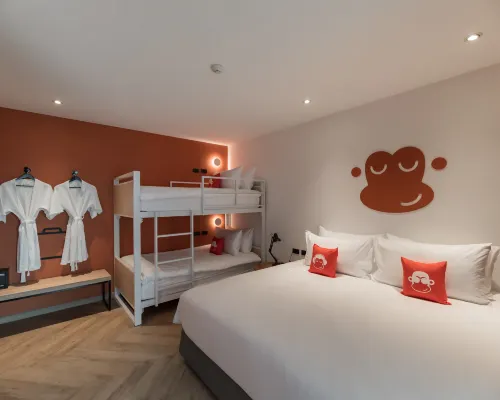 Blu Monkey Hub & Hotel Bangsaen Отели рядом с достопримечательностью «Пляж Воннапа»