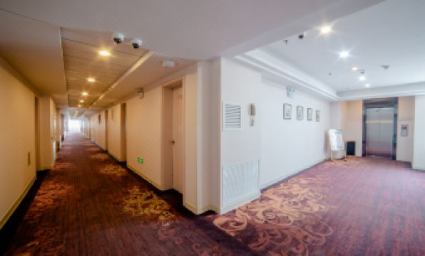 Xuefu Business Hotel (Yanji Yanbian University store)