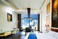 Kairui Meisu Hotel (Xiaogan East Station Yintai City Branch)