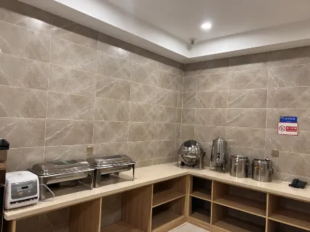 Home Inn Huayi Selected Hotel (Shenyang Liaozhong District Zhongxin Street Branch) Отели рядом с достопримечательностью «Jinhai Passenger Transport Terminal»