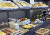 B&B HOTEL Albacete - فطور