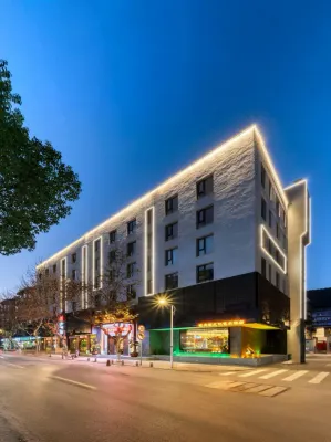Muzhouke Inn and Suite (Hangzhou Jiande Xin'anjiang Branch) Hotel dekat Jiande South Station