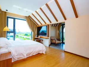 Guna Right River Bank Holiday Villa