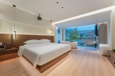 Floral Hotel· Luxury Guest House (Shennongjia Dajiu Lake Store)