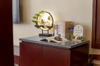 Jinglihao Hotel (Ejinaqi Huyanglin)