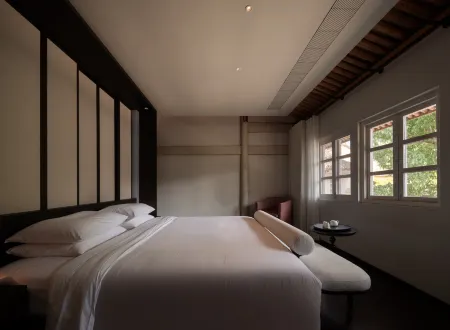 Linhai is not as good as Fang Holiday B&B (Ziyang Street Branch) Отели рядом с достопримечательностью «Wangjiang Gate»