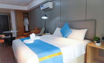 Golden Seagulls Hotel (Free Airport Shuttle Service)
