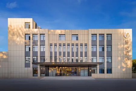 Manxin Hotel of Hebei University at Baoding East Railway Station