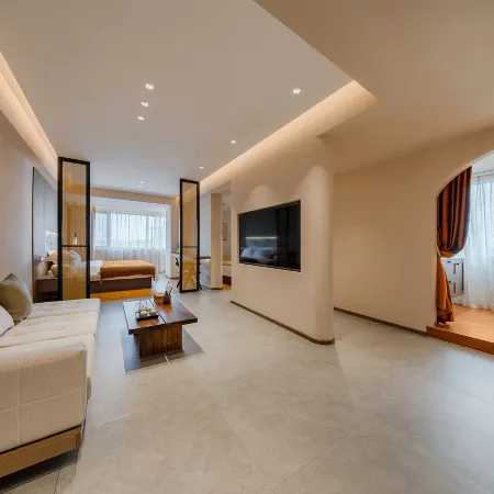 Yun · Jizhu Designer Homestay (Datong South Station Fangte Happy World Store)