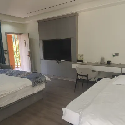 Donglu Yazhu Hotels near Maniaoshui Waterfall