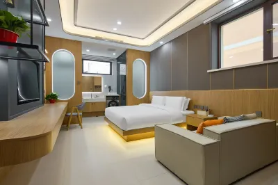 Floral Hotel·Lanshe Courtyard Meisu (Ulan Butong Scenic Area Store)