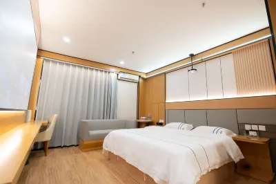 Super 8 Hotel (Quanzhou Nan'an Hongse Laifulong Shopping Plaza) Hotels near New Huadu Supercenter (Huanan Street)