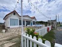 Coastal Bay Dungun Staycation فنادق في Kuala Abang