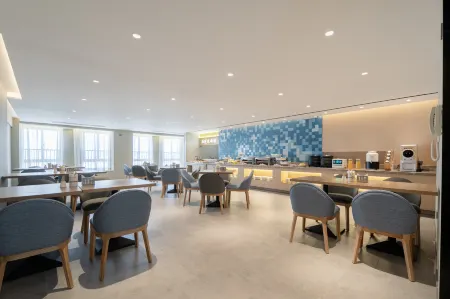 Homeinn · neo (Wuhan Huazhong University of Science and Technology World City) Отели рядом с достопримечательностью «Wuhan University of Engineering, College of Posts, Telecommunications and Information Engineering (Academy of Posts and Sciences Branch)»