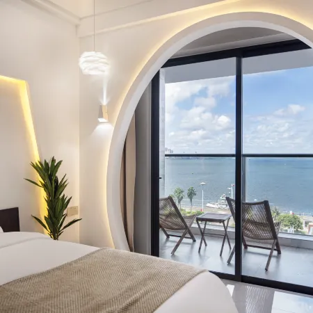 Baijue Designer Light Residence (Zhanjiang Jinsha Bay Beach, Zhaoshang Garden City Branch)
