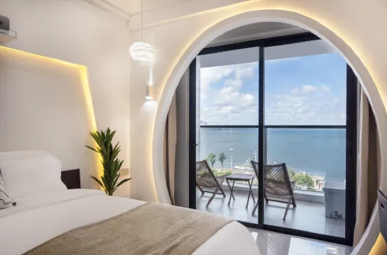 Baijue Designer Light Residence (Zhanjiang Jinsha Bay Beach, Zhaoshang Garden City Branch)