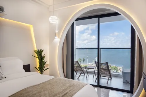 Baijue Designer Light Residence (Zhanjiang Jinsha Bay Beach, Zhaoshang Garden City Branch)