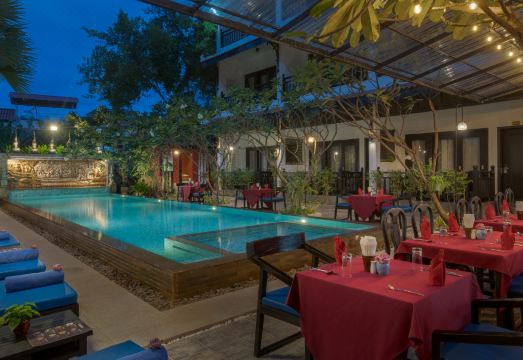 호텔 수영장 전경