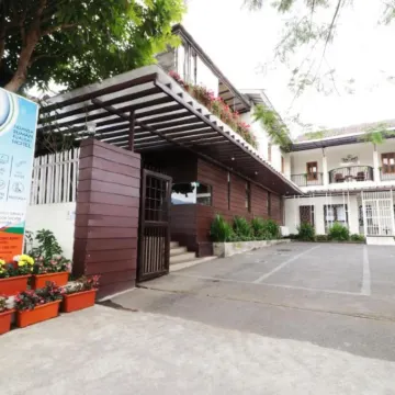 Jayagiri Guesthouse By Belgareti Hotels near Begonia Garden