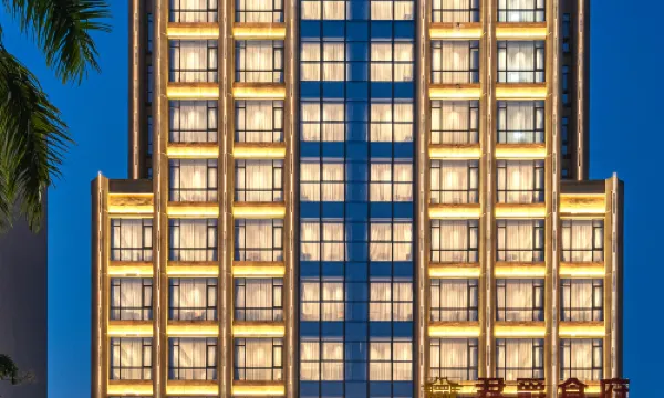 Poltton Century Hotel（Yangjiang  Jinshan Road ）