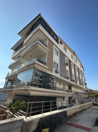 Mavi Restaurant & Apartments 2 Отели рядом с достопримечательностью «D-Marin Didim Marina»