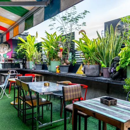 Vibes Hostel Bangkok Отели рядом с достопримечательностью «Торговый центр Terminal 21»