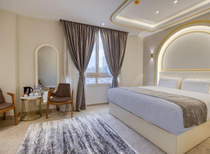 Pyramids Plateau Hotel