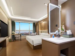 Phoenix Court Hotel (Jingzhou Ancient City Changjiang University)