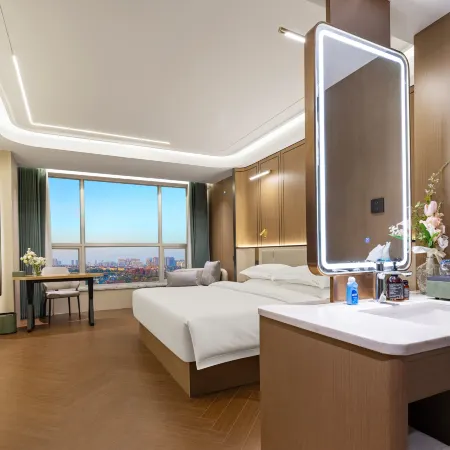 Phoenix Court Hotel (Jingzhou Ancient City Changjiang University)
