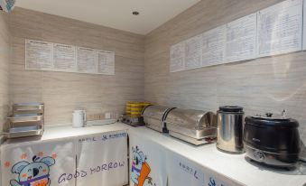Lavender Hotel (Sanya Bay Coconut Dream Corridor Pedestrian Street Store) - Housity