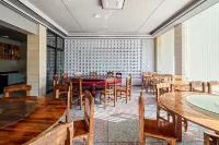 Mangshi Yiju.   hotel(Airport) - breakfast