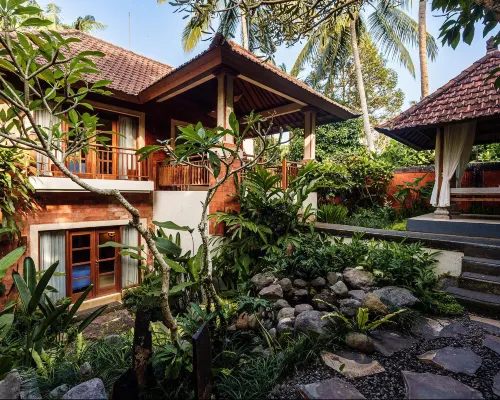 Rama Phala Resort & Spa Hoteles cerca de Museo de Arte Angung Rai (ARMA