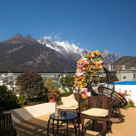 Lijiang Yueshang Snow View Hotel XUE SHAN INN (Old Town Dashuiche Store)