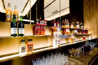 Crystal Hotel Xingyi South Station Wanfenglin Airport - bar