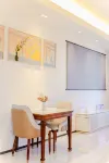 Roland Elegant Residence Homestay (Hohhot East Railway Station Guoneng Building) - Mountain View