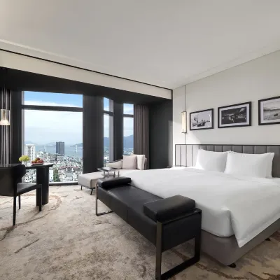 Crowne Plaza Danang City Centre 普陀寺附近的飯店