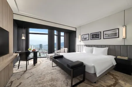 Crowne Plaza Danang City Centre Отели рядом с достопримечательностью «Danang Architecture University»