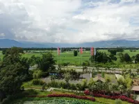 Huayu Hot Spring Homestay - parking