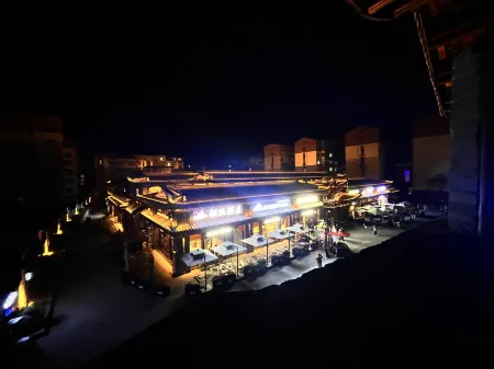 Four Sisters Homestay Отели рядом с достопримечательностью «Baimazhai Village»