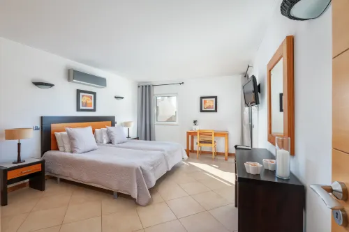 Comfortable Duplex Apartment with 2 bedrooms & 2 terrace 200 m away from the ocean Hotel di Porches