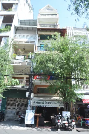 Velkommen Guesthouse Phnom Penh Отели рядом с достопримечательностью «Уот Ауналом Монастери»