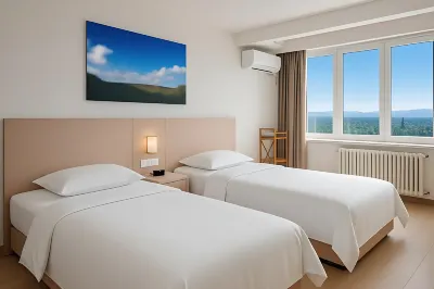 Swan Sea House Hotel a The Top of Mount Cheng